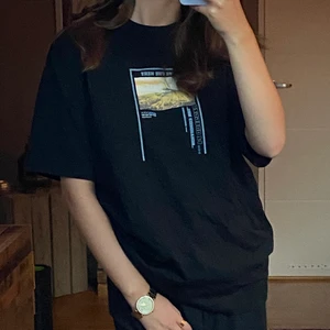 Oversized T-shirt!! - Oversized tshirt köpt på herravdelningen!! Tjockt material av jättebra kvalitet!! Hör gärna av er vid frågor! <3 frakt ej inkl.