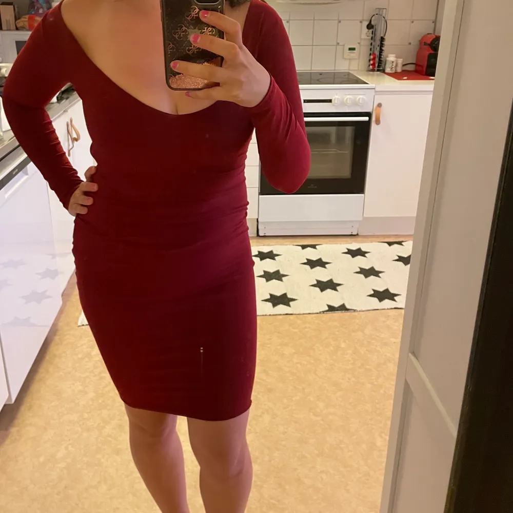 Fashionnova klänning storlek s jätte snygg vin röd.. Klänningar.