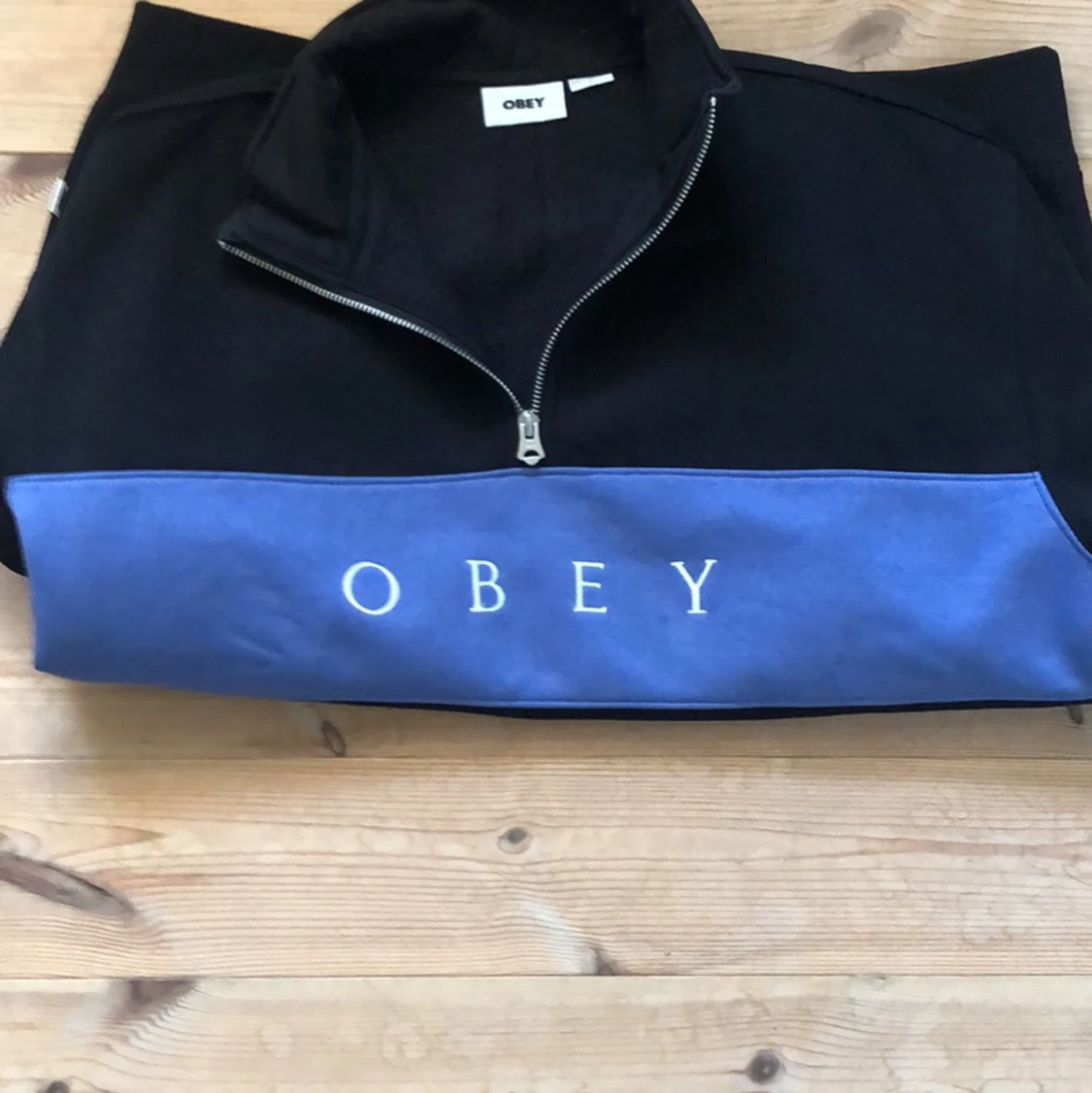 Obey halv zip 