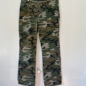 Jeans - Snygga y2k jeans, står ingen storlek men skulle säga w29/30 och l30/32