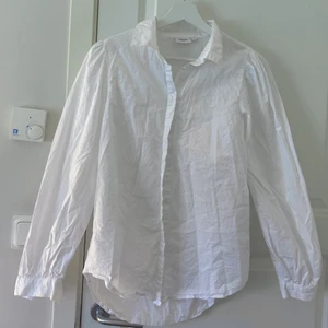 Vit Skjorta från saint tropez  - Vit skjorta som aldrig är använd. Nytt skick! 