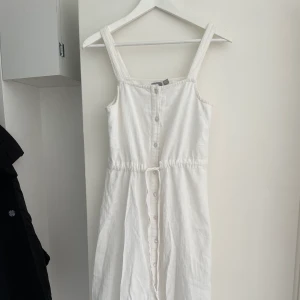 Vit klänning  - Superfin vit klänning. Fint skick!