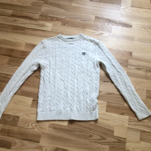 Stickad tröja Henri LLoyd - En tröja som ja knappt använt, storlek M, 