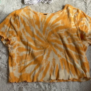 T-shirt - Skriv om ni har några frågor eller funderingar🥰