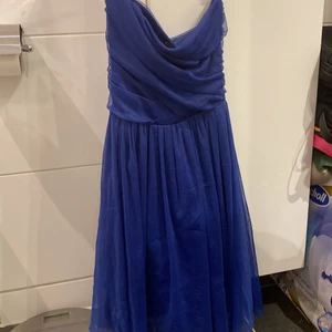 Blå klänning💙 - Nästan helt ny klänning, superfin verkligen passar bra på alla👍❤️