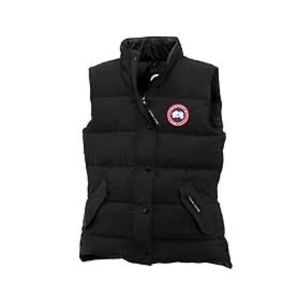 Äkta Canada Goose väst - Äkta Canada Goose dam väst. Går såklart som en unisex också. Knappt använd, Nyskick. Svart. Storlek Xs. Säljes pga för liten för mig. Original garderob ingår!