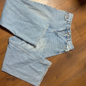 Jeans - Blåa jeans från junkyard