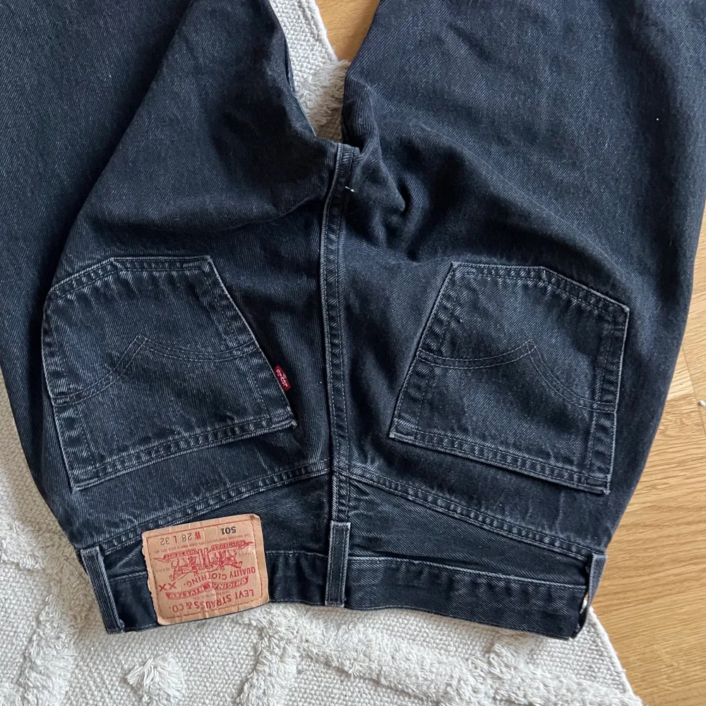 RIKTIGA vintage 501 jeans från Levis, gjorda i USA från typ 80-90 talet. Måste tyvärr sälja då de blivit för små för mig. Jeans & Byxor.