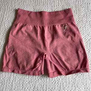 Säljer mina helt nya gymshark shorts ensdast andvända 2 gånger 🫶 Vital seamless 2.0 