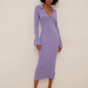 Klänning nakd  - Slutsåld klänning i XS från NA-KD Superfin men passar inte riktigt min stil.  Använd en gång.   Sydd vid urringningen men går enkelt att sprätta upp  Stretchig så passar 34-36 Ej prutar!! 