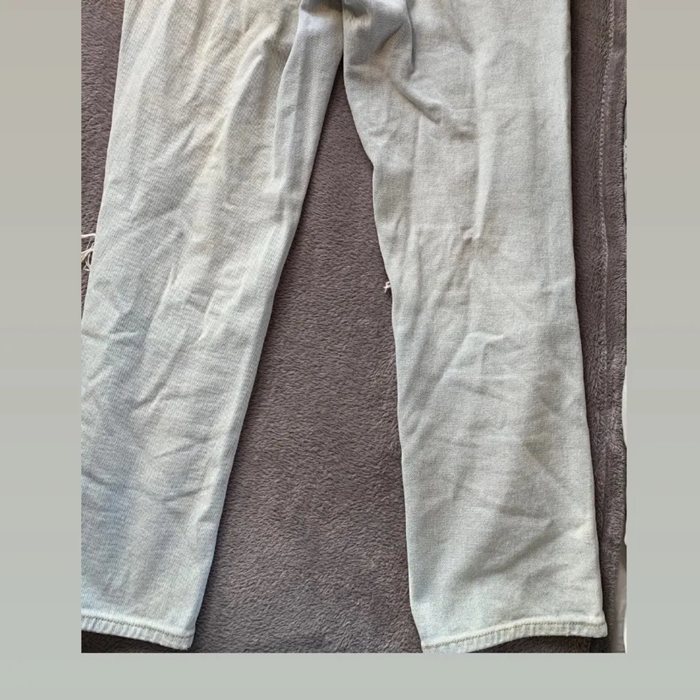 Lightwash Jeans i Straight Leg. Från Pacsun i storlek 24. Använda fåtal gånger.120kr + frakt (cirka 50kr). Jeans & Byxor.
