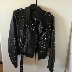 Skitcool skinnjacka 🫶 -  -endast testad  -passar XS oxå (kan passa M oxå!)