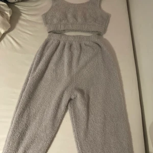 Jätte fin mysdress  - Säljer min jätte mysiga dress pga inte använt den så mycket användt den kanske 1-2 gånger stl M
