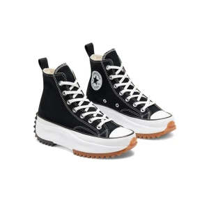 Run star hike converse - Hjälper min syrra att sälja sina i princip nya skor då hon har använt den lite grann men vill ha nya skor nu. Hör av dig vid frågor 💗