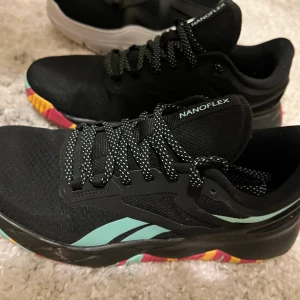 Reebok Nanoflex37,5 duffyskor 37 - Alla är helt nya och aldrig använda . Duffy storlek 37 och region 37,5  Kan mötas i Åstorp eller skicka med sopraner 