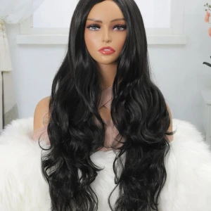 Peruk  - Peruk ifrån SHEIN. Väldigt mjuk och glansig. Aldrig tidigare använd, utan råkade köpa den också. Den är väldigt fin, har bra passform, benan är synlig men är något man lätt kan göra åt. Fortfarande i den originella förpackningen❤️skriv för flera bilder! 