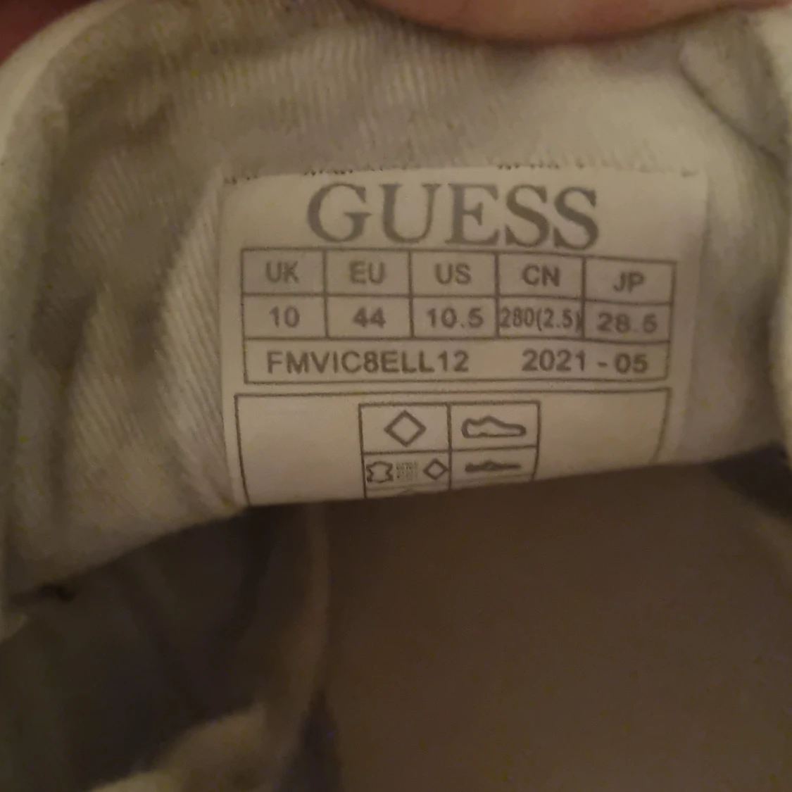 Vita skir från guess - 91