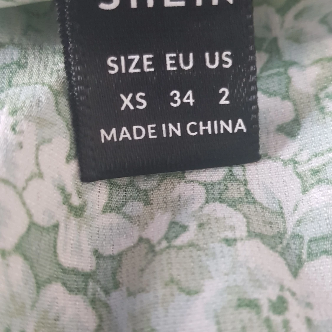 Grön-blommig klänning storlek xs