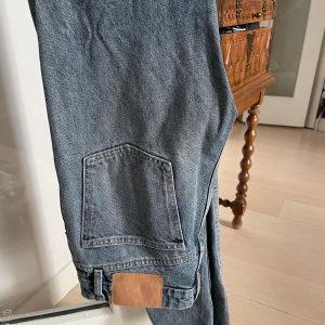 Zara mid rise Jeans  - Populära zara mid rise jeansen i perfekt färg som inte går att köpa längre🌟🌟🌟 