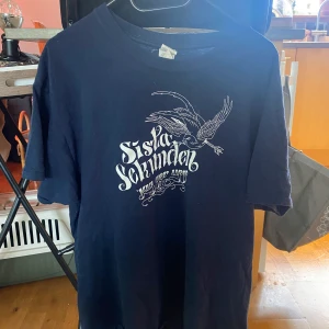 Sista Sekunden T-shirt - Sista Sekunden-merch i strålande skick! Köparen står för frakten, eller möts upp i Göteborg