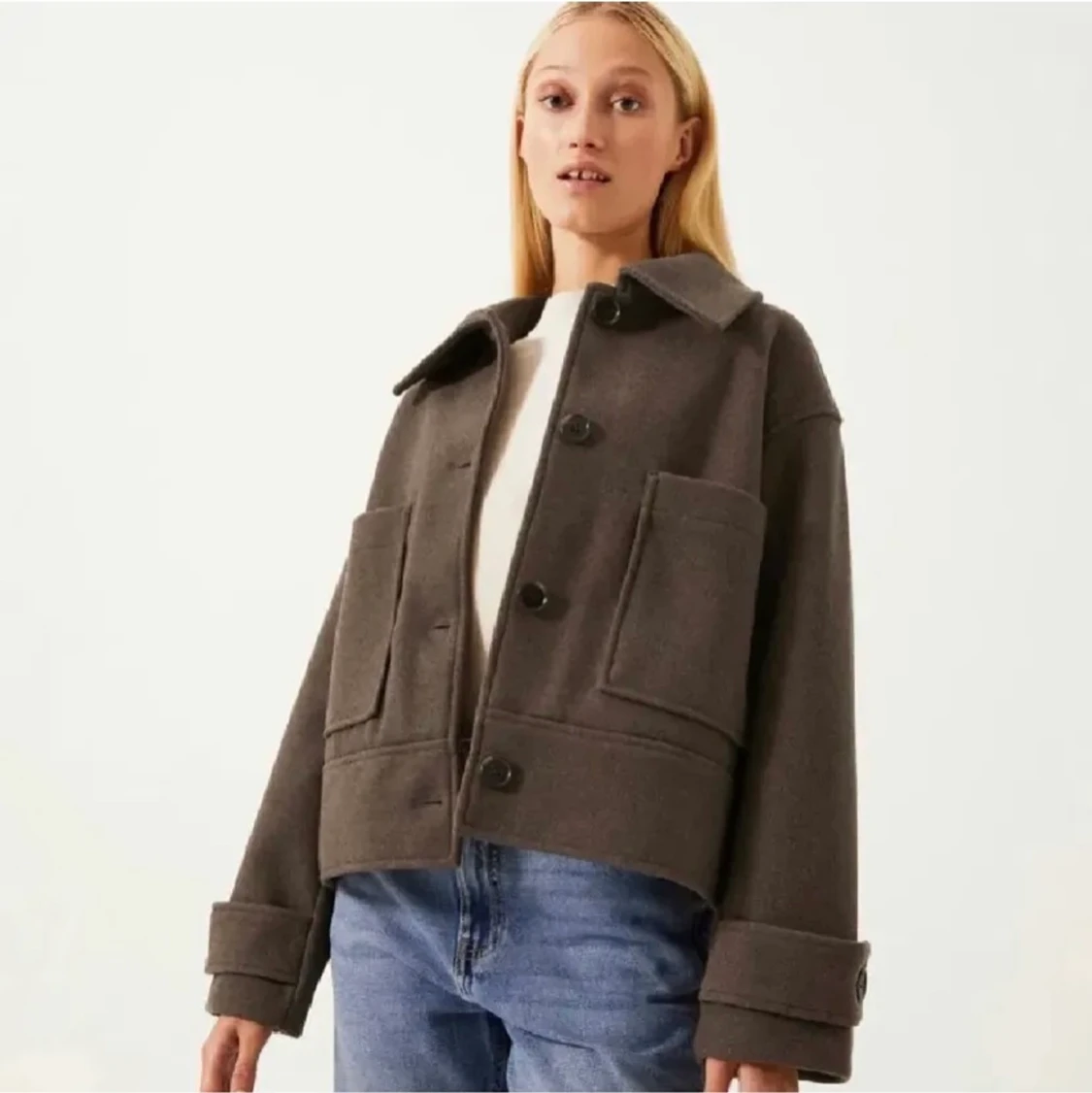 Säljer! Men också kollar intresse på denna kappa,  - 90