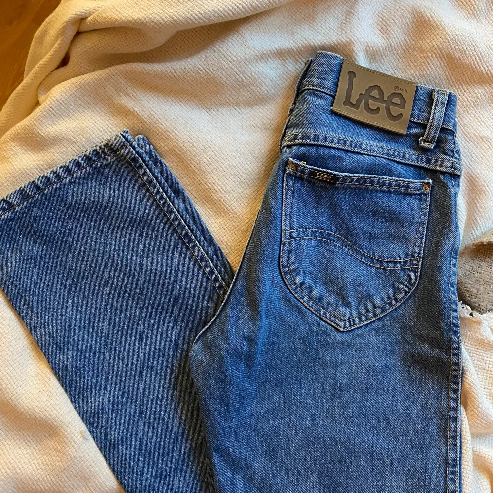 Snygga Lee vintage jeans. Motsvarar storlek 34. Väldigt bra skick! . Jeans & Byxor.