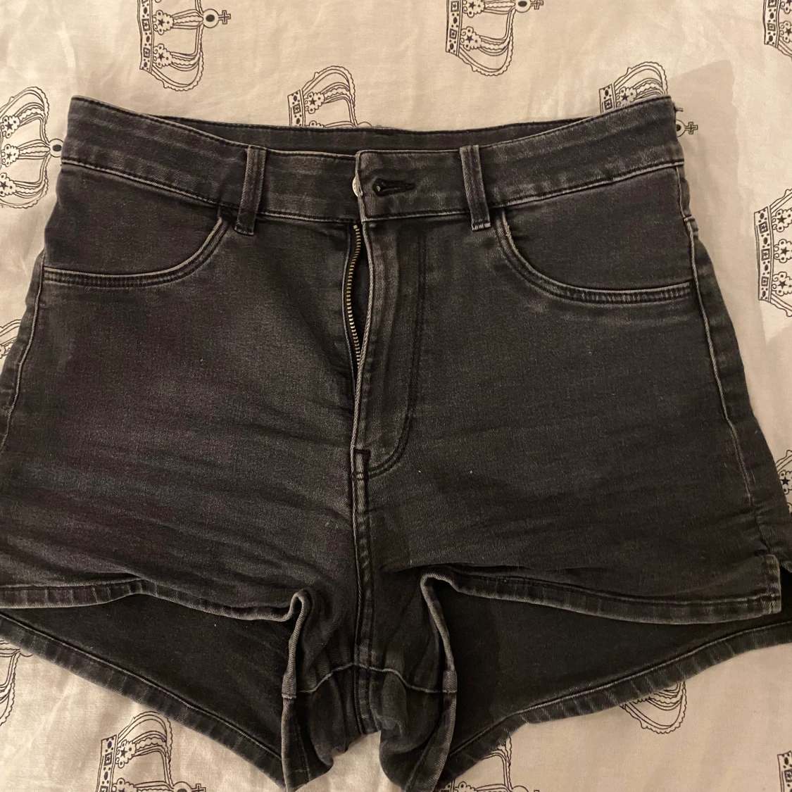 Högmidjade shorts svarta