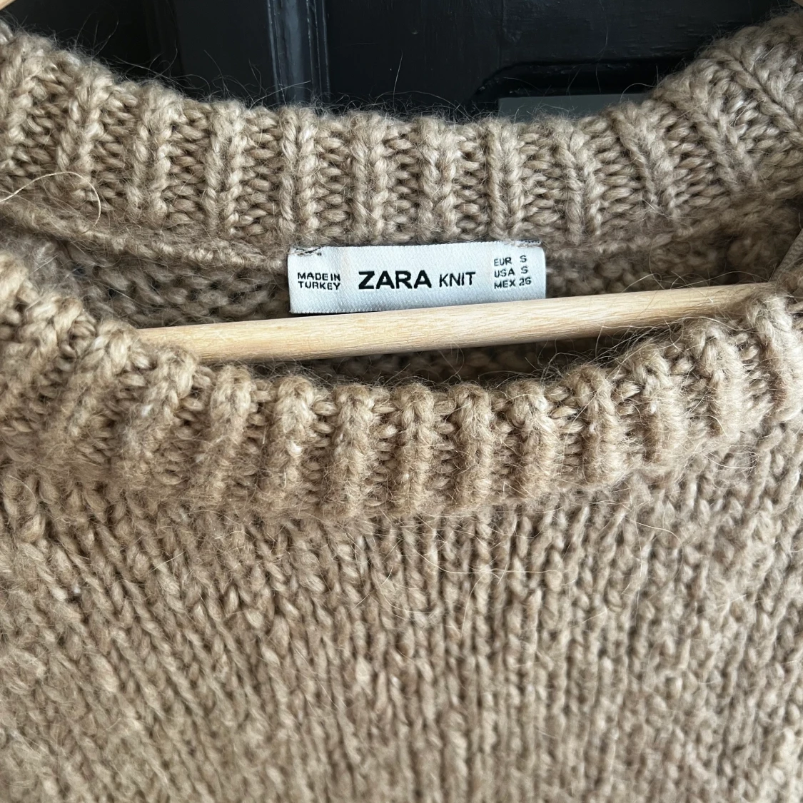 Stickad beige tröja - 90