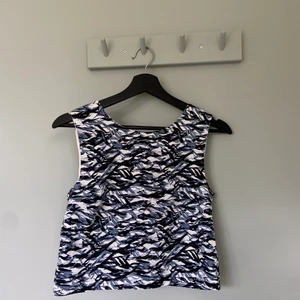 Mönstrat Linne från Stockh LM - Mönstrat Linne. Storlek 34. Aldrig använd. Från MQ. 