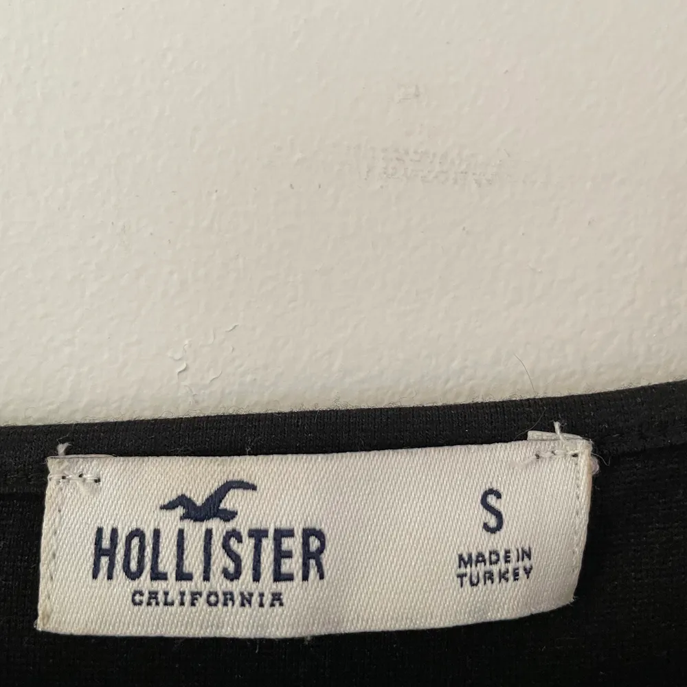 Helt nytt linne från Hollister, lägg eget bud vid interesse. . Toppar.