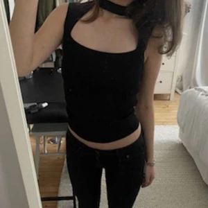 Zara topp - Säljer nu denna superfina, slutsålda och trendiga zara topp. Den passar till allt och är den perfekta fest toppen❤️ Endast använd en gång