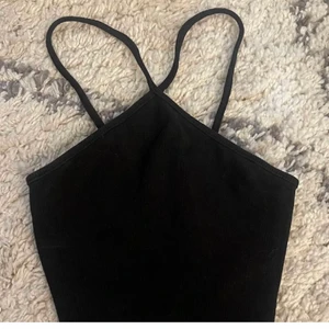 Topp  - Jättefin topp från zara som inte kommer till användning då den är för stor. Storlek m/38 och i nyskick endast använd en gång. Möts upp eller skickar men köparen står för leveranskostnader. 