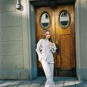 Linnebyxor - Säljer dessa slutsålda linnebyxor från adsgn i beiget. Köpta för en månad sedan men säljes då de är i fel storlek och inte kommer komma till användning. Storlek M och helt oanvända!