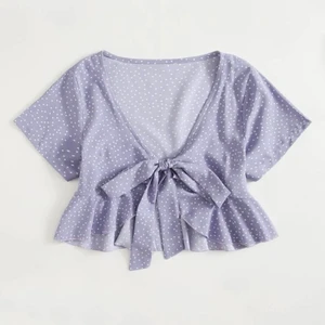 Blus - Fin sommarblus i storlek S. Säljer för 40kr🌸