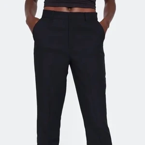 Vilma kostymbyxor - Kostymbyxor från bikbok. För små för mig, köpta för några år sedan