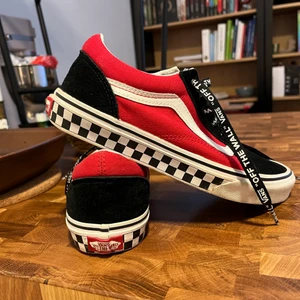 Vans old skool - Vans old skool strl 38! Använda Max 5 ggr och i bra skick! Kan frakta men då betalar köparen för frakt 💓