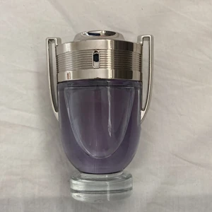 Paco rabanne invictus - Säljer denna Paco rabanne invictus parfymen på grund av att den inte riktigt är i min stil. Köpte den för 900kr på parfym.se och säljer den för 650kr, obs! Tar gärna emot bud. Den är använd ett par fåtal gånger men är så gott som ny. 