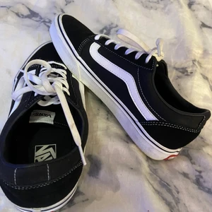 Onanvönda vans  - Helt nya oanvända vans, köpte dom för någon månad sen men har inte fått någon användning för dom. Låda medkommer. Köparen står för frakten❤️‍🔥