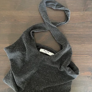 Fest topp nakd  - Helt oanvänd topp från NA-KD köpt för 350kr stl xs men passar s