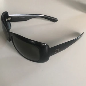 Solglasögon  - Solglasögon!!! Ganska bra skick. Köparen står för frakten 