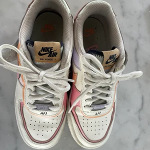 Nike Air Force One - Här är fler bilder på skorna som man hittar på min sida, om fler är intresserade så blir det budgivning, ⭐️⭐️