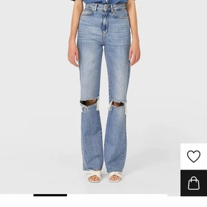  Supersnygga jeans från stradivarius  - Knappt använda och säljes pga endast pga fel storlek.