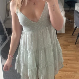 Sommar Klänning - BETALNING SKER VID SWISH söt sommar klänning i ljus grönt 