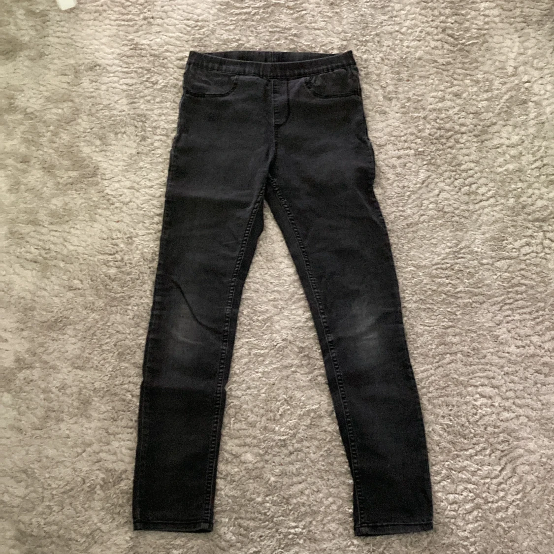 Svarta skinnyjeans strlk 146