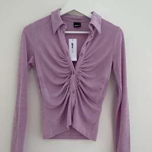 Gina Tricot festtopp  - Glittrig rosa/lilla topp i storlek S. Aldrig använd. 