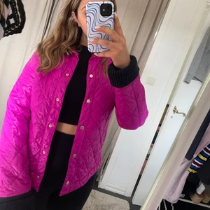 Tommy hilfiger jacka  - Inköpt för ca 5 år sedan, helt oanvänd