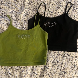 Tank tops från shein  - Den svarta är knappt använd men den gröna är lite mer använd  men tyget är inte slitet.