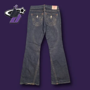 true religion jeans - lågmidjade true religion jeans  ytterben, 100cm innerben, 78cm midja, 27 (inte cm)