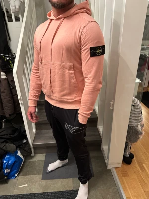 Stone Island Hoodie  - Helt ny stone Island Hoodie finns i L & XL