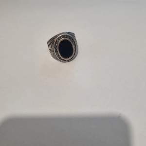 Handgjord ring från sydsudan. Köpt av soldat på genomresa i sydsudan